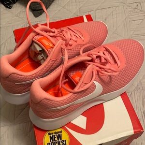 Women’s new never been Nike shoes